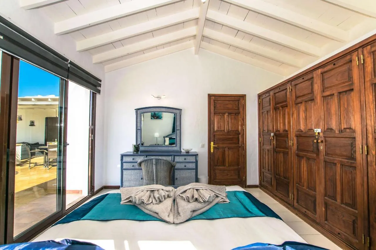 Villa Michelle - Lh114 By Villas Now Ltd Playa Blanca